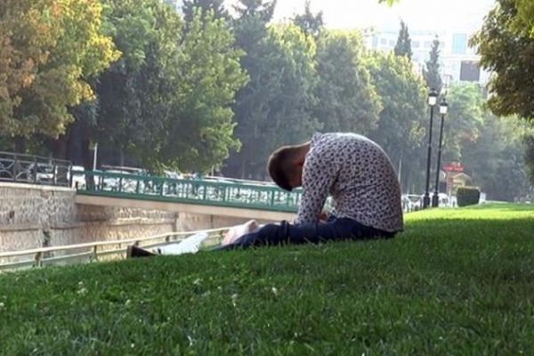 Gaziantep'te parktaki gencin ibretlik görüntüsü ürküttü