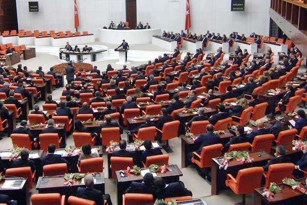 Sınır ötesi harekât tezkeresi Meclis'te!