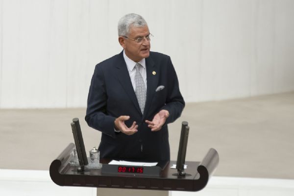 Volkan Bozkır: Bu süreç yeni bir kitlesel göç dalgası başlatabilir