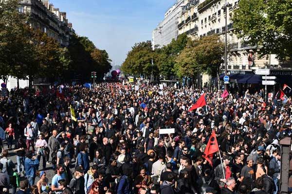 Paris'te Çalışma Yasasına protesto!