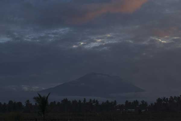 Bali'de yanardağ alarmı