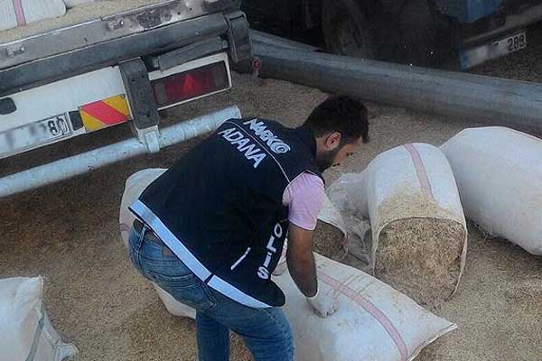 Saman dolu çuvallardan uyuşturucu çıktı