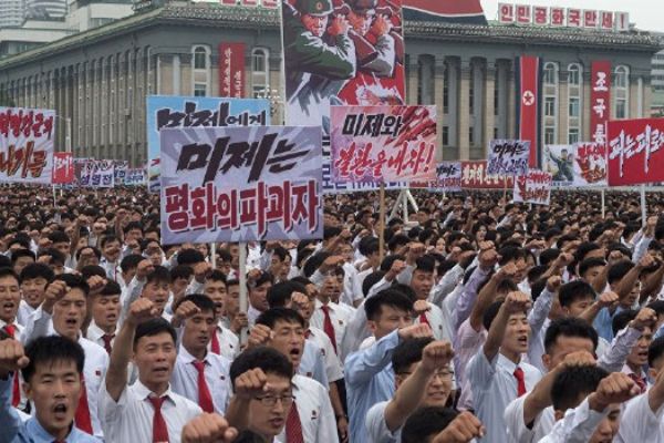 Kuzey Kore'de Amerika karşıtı miting