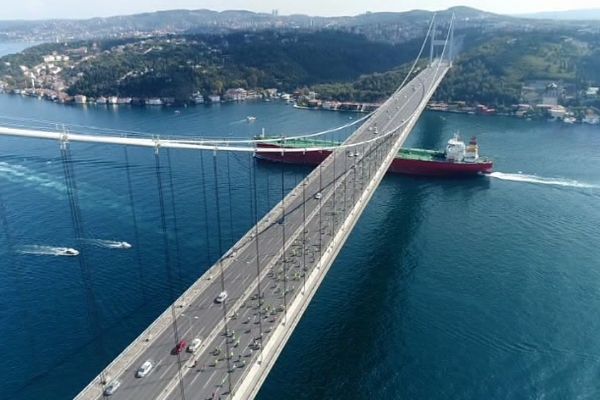 Binlerce bisikletli Fatih Sultan Mehmet Köprüsün'den böyle geçti