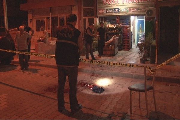 İzmir'de silahlı, bıçaklı kavga:1 yaralı