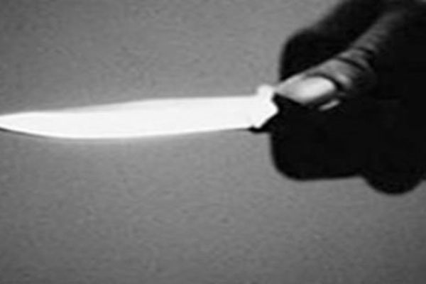 İzmir'de kavgayı ayırmak isteyen polis bıçaklandı