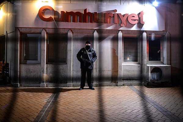 'Can Dündar'ı kim getirdiyse operasyonu o yapmıştır'