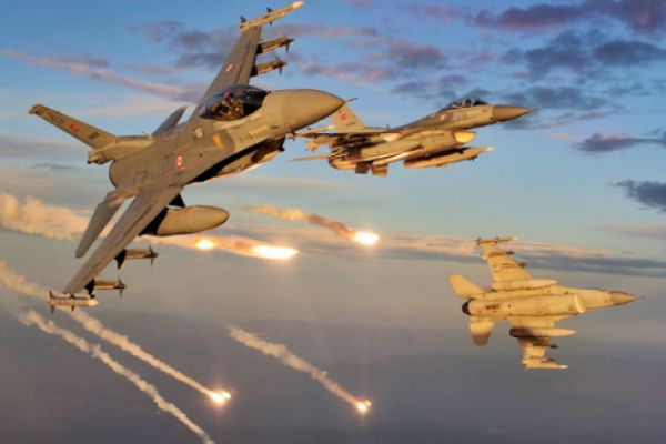 TSK, Kuzey Irak'ı bombaladı!