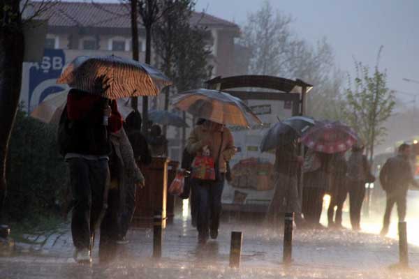 Meteoroloji'den İstanbul için sağanak yağış uyarısı