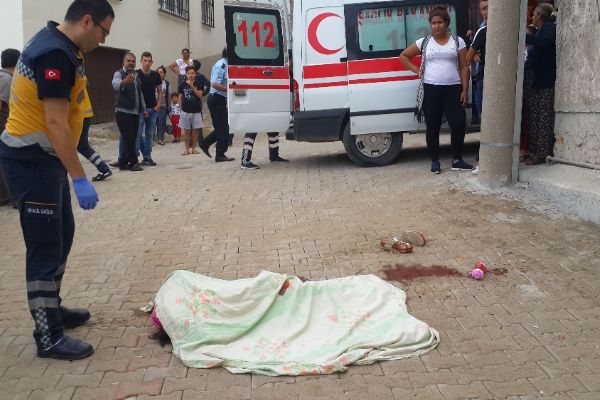 Balıkesir'de okul yolunda anne ve kızına silahlı saldırı