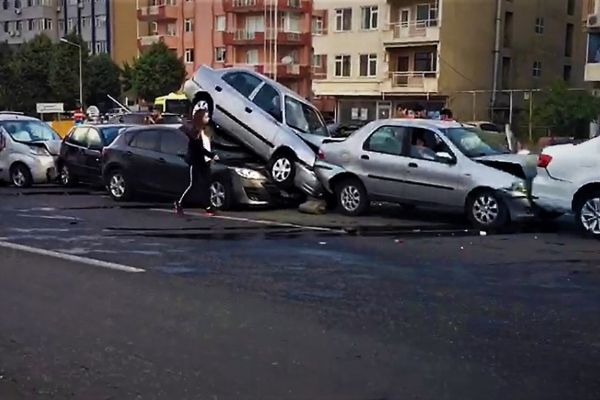 Tekirdağ'da 7 araç birbirine girdi: 7 kişi yaralandı