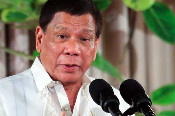 Filipinler'de başkanlık koruması vuruldu!