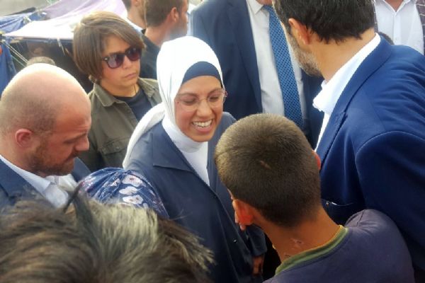 AK Parti'li Ravza Kavakçı Kan teröristlerin vurduğu sığınmacıları ziyaret etti