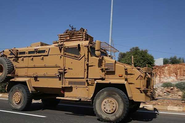 Zırhlı personel taşıyıcılar sınırda