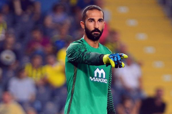 Milli kaleci Volkan Babacan'a pet şişe fırlatan taraftara 18 ay hapis istemi