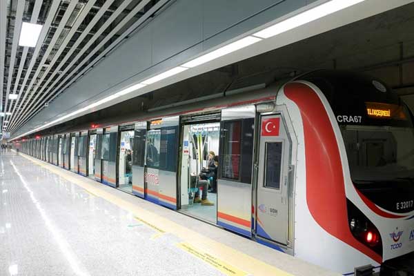 Metro ve Marmaray seferleri uzatıldı