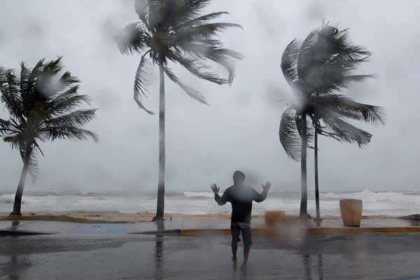 Trump, Porto Riko'ya gidiyor!