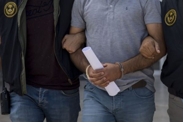 İzmir'de altını ıslatan kızına yaptıkları pes dedirtti!