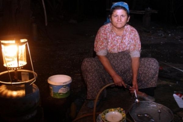 Muğla'da 45 yıldır evlerine elektrik bekliyorlar