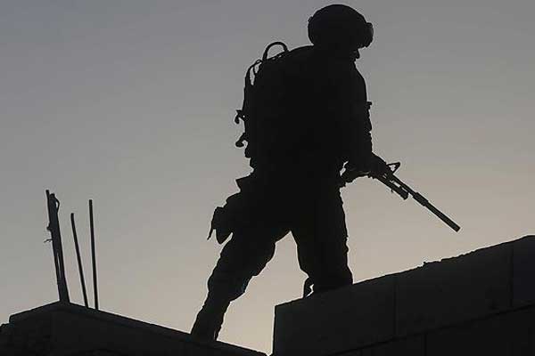 İsrail askerleri 15 Filistinliyi gözaltına aldı