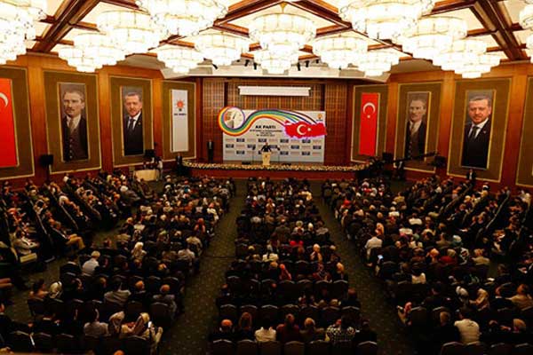 AK Parti Ekim'de kampa giriyor