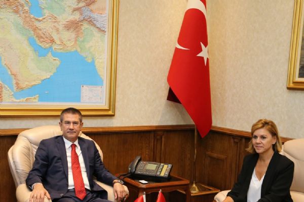 Milli Savunma Bakanı Nurettin Canikli, İspanya Savunma Bakanı ile bir araya geldi