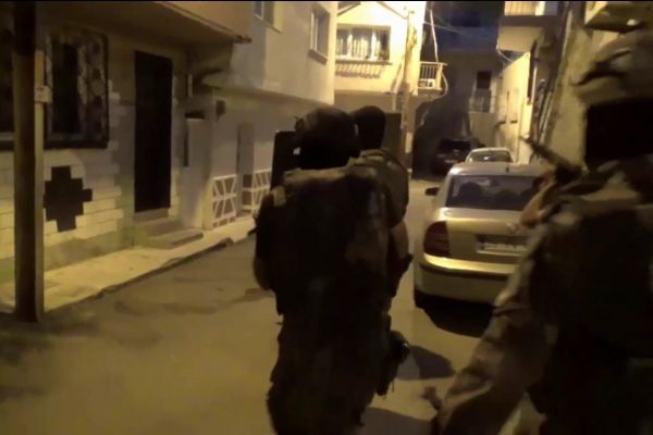 5 ilde zehir tacirlerine operasyon: 19 kişi gözaltına alındı