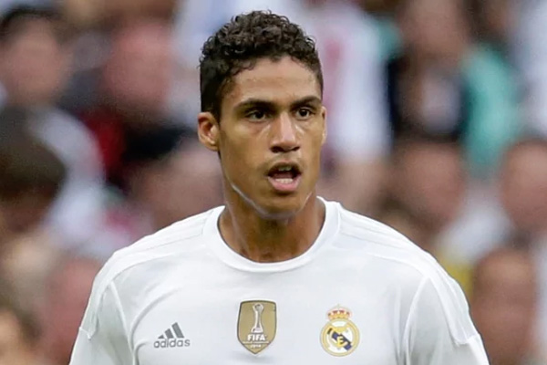 Real Madrid Fransız futbolcusu Raphael Varane ile sözleşme yeniledi