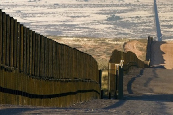 ABD-Meksika sınırında duvar inşası başladı