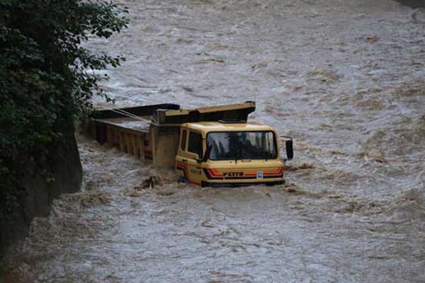 Rize'de eğitime yağış engeli