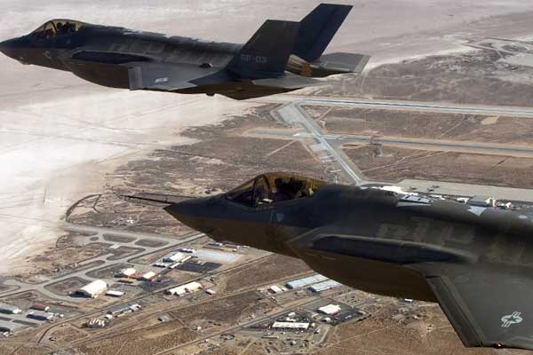 ABD jetleri Afganistan'ı bombaladı