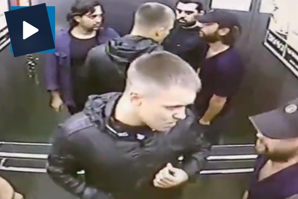 Boksör kavga ederse: Üç kişiyi de nakavt etti!