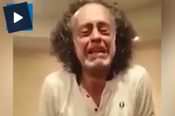 Yeni Müslüman olan adam Fatiha suresini gözyaşlarıyla okudu