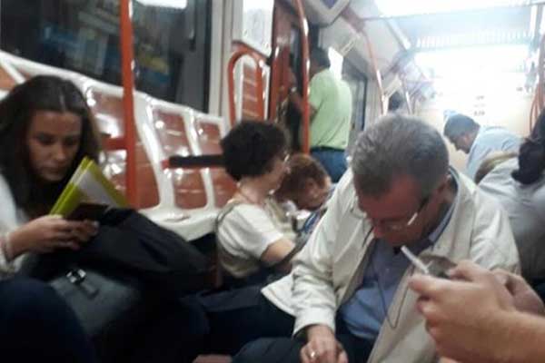 Madrid metrosunda silah sesleri