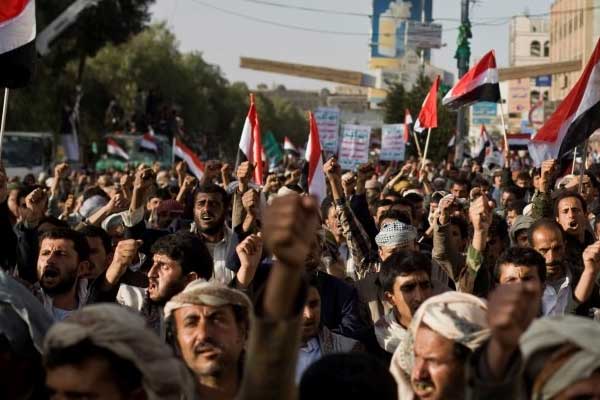 Yemen'de memurlar aylar sonra maaş aldı!