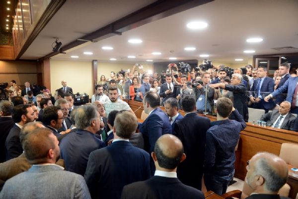 İstanbul Büyükşehir Belediye Başkanı ilk turda seçilemedi