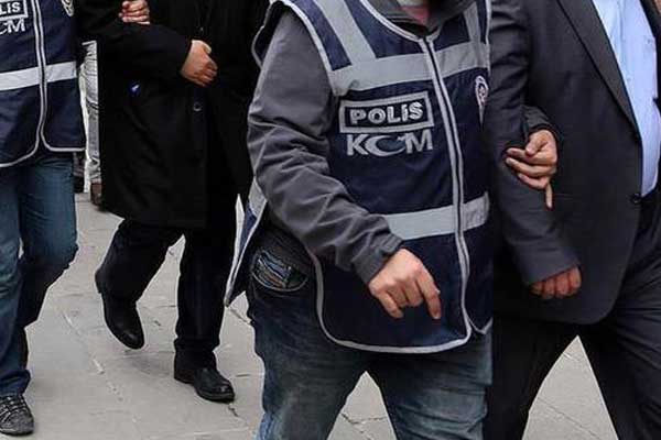 Adana merkezli 5 ile FETÖ operasyonu