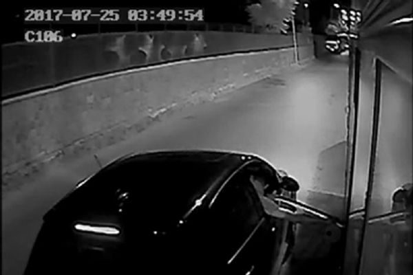 İstanbul'da halk otobüsünden 500 litre mazot çaldılar