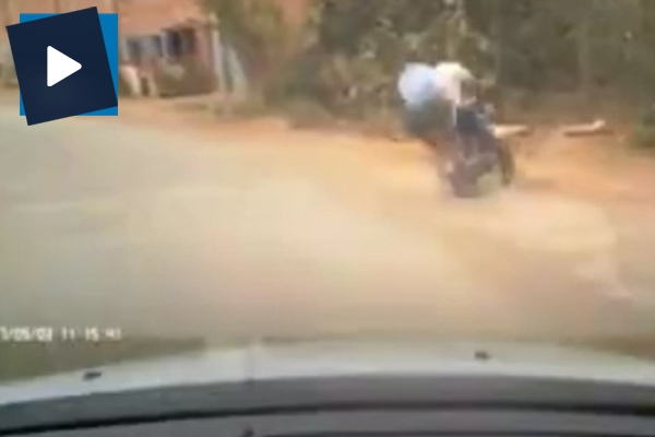 Kontrolü kaybedince ağaçlık alana uçtular