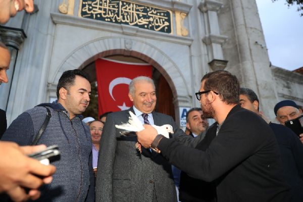 İstanbul Büyükşehir Belediye Başkanı Mevlüt Uysal'ın ilk gün mesaisi başladı