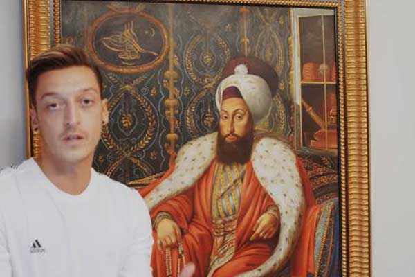 Mesut Özil'den padişah gafı