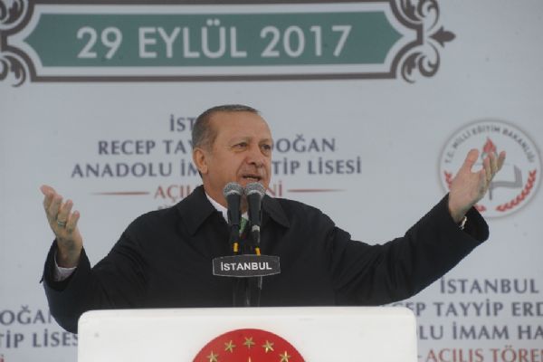 Cumhurbaşkanı Erdoğan, adının verildiği okulun açılışında gençlere öğrencilere seslendi