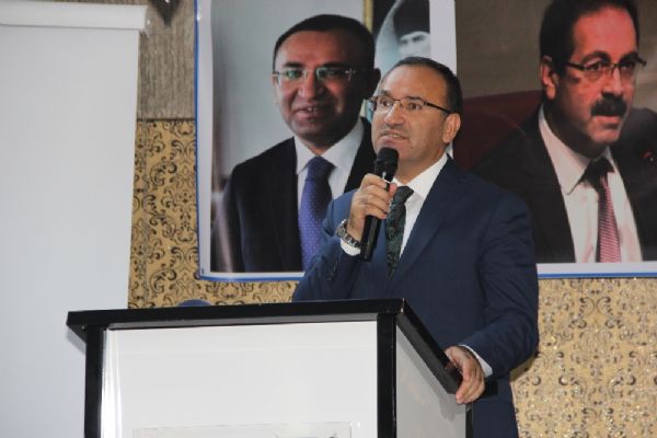 Bekir Bozdağ: Merkel'e gömlek bağlayarak iktidar olunmaz