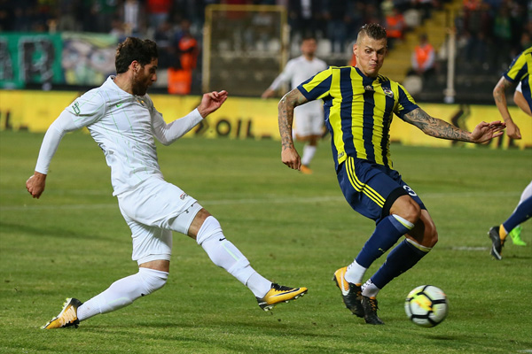 Fenerbahçe Akhisar'da yıkıldı