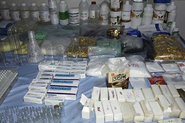 İzmir'de villaya sahte ilaç imalatı operasyonu