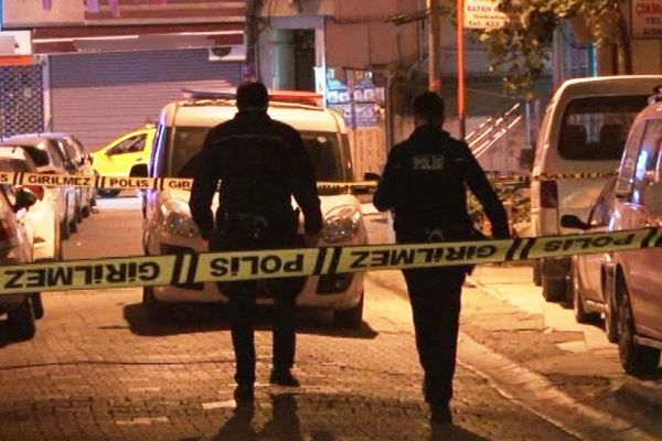 İstanbul'da mescit çıkışında silahlı saldırı: 1 ölü, 2 yaralı