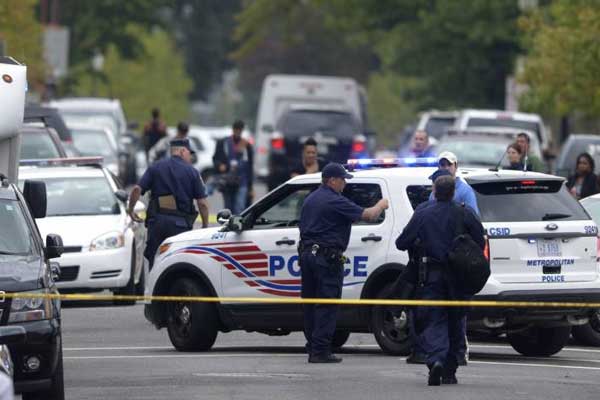 ABD Hava Akademisi'nde silah sesleri