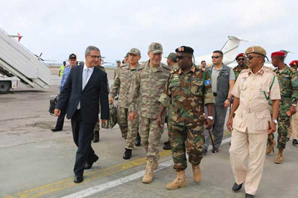 Akar Somali'de resmi temaslarda bulundu