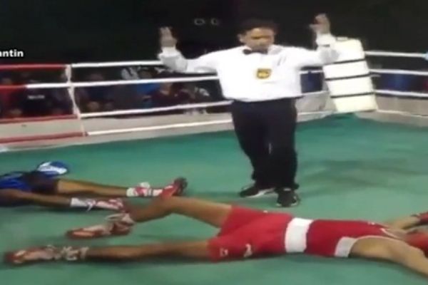 İki boksör aynı anda nakavt oldular