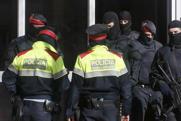 İspanyol polisi, Katalan telekomünikasyon merkezini bastı